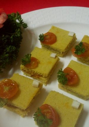A picture of Pesto garlic dhokla sandwitch.