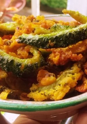 উচ্ছে ভাজি(bitter gourd bhaji recipe in English) রেসিপির প্রধান ছবি