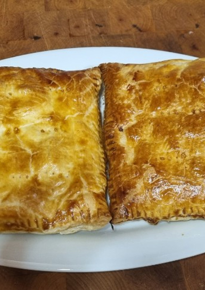 Una foto de Aguja de jamón York y queso