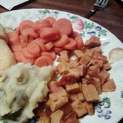 A picture of Left over Easter ham dinner.
