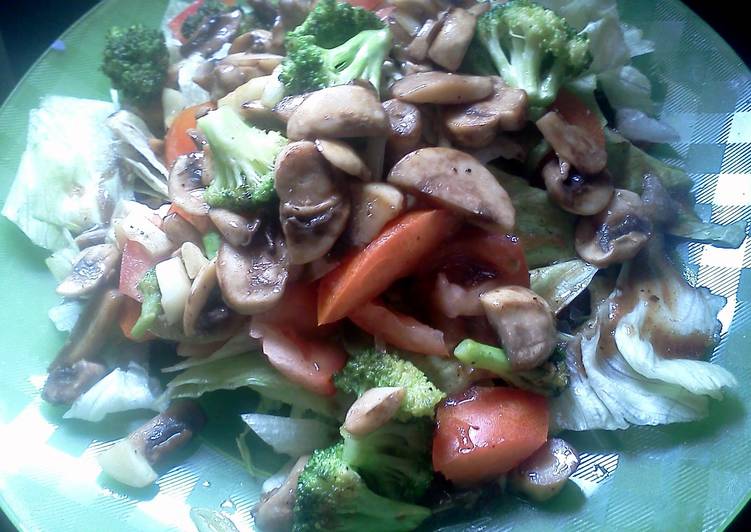 Recipe: Yummy broccoli &amp; mushroom salad