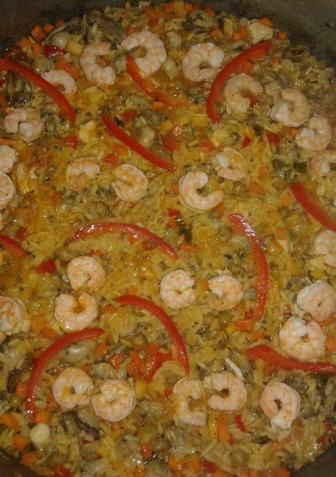 Una foto de Paella marinera