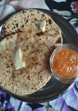 A picture of Aloo ka parontha with kachari ki chutney& butter.