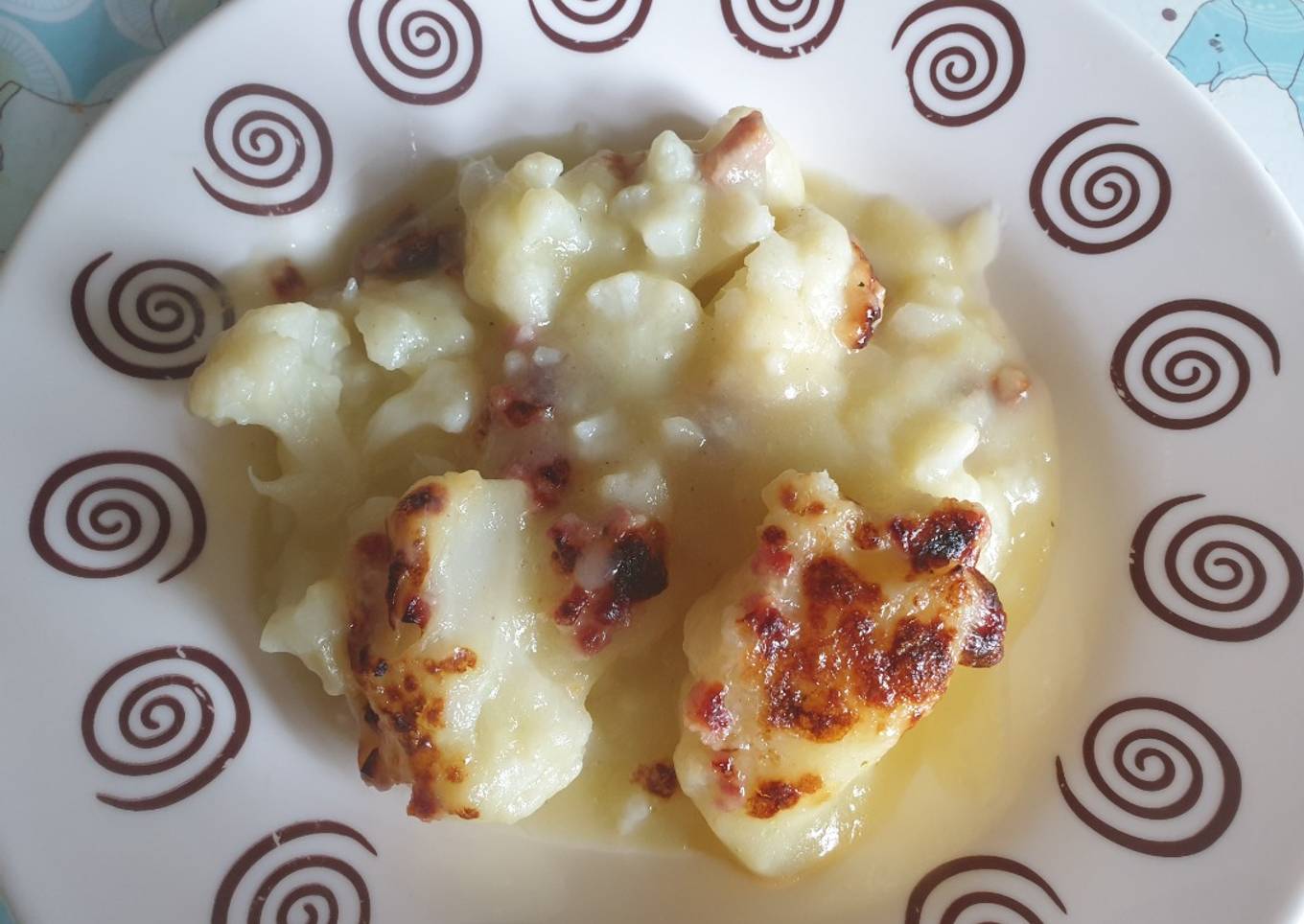 Coliflor gratinada con crema verduras