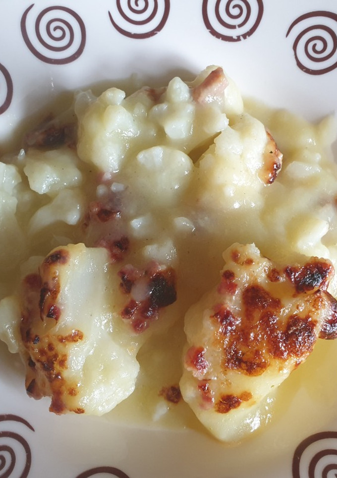 Una foto de Coliflor gratinada con crema verduras