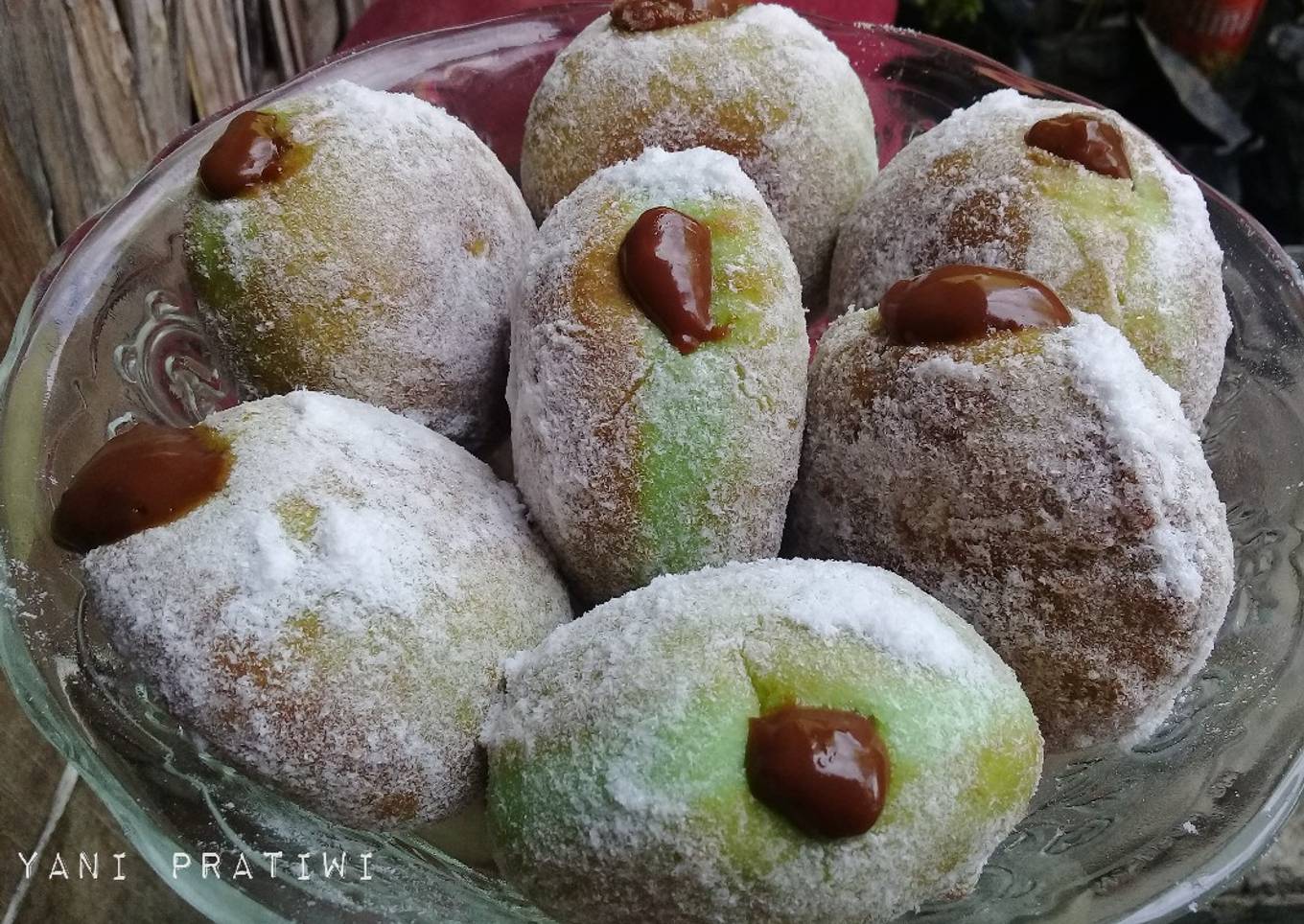Bomboloni pandan filling cokelat