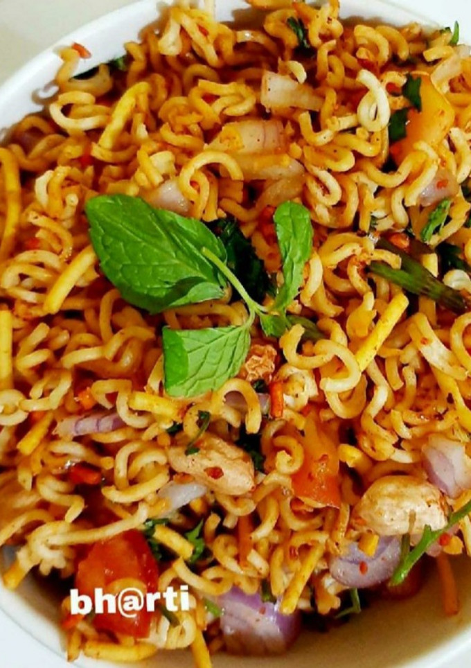 नूडल्स भेळ (noodles bhel recipe in marathi) रेसिपी चे मुख्य फोटो 