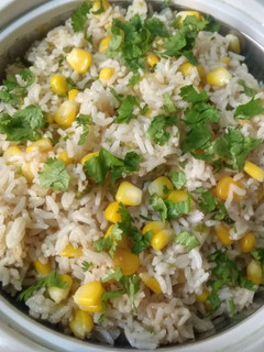 ஸ்வீட் கார்ன் புலாவ் (Sweet corn pulao recipe in tamil) செய்முறை முக்கிய புகைப்படம்