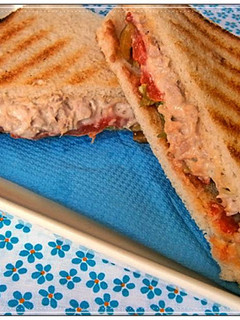 Una foto de Sándwich de atún