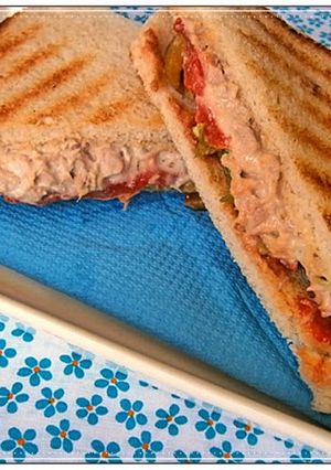 Una foto de Sándwich de atún