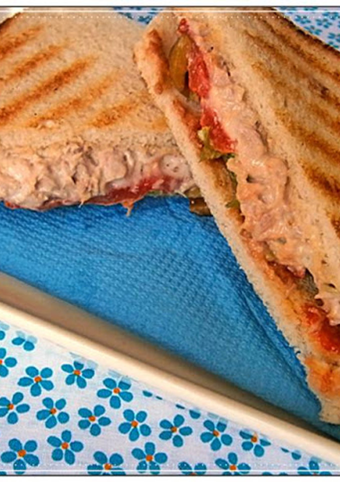 Una foto de Sándwich de atún