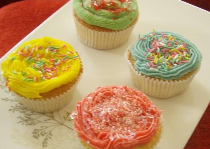 κύρια φωτογραφία συνταγής Cupcakes τα Χαρούμενα Κεκάκια