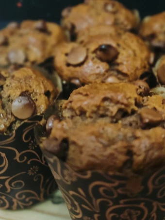 Langkah Gampang Menyiapkan Resep  Banana chocochip muffin yang Sempurna, Lezat