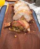 Bondiola rellena, con papas cuñas rústicas