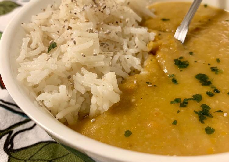 Riso pilaf e zuppa di carote, patate, ceci