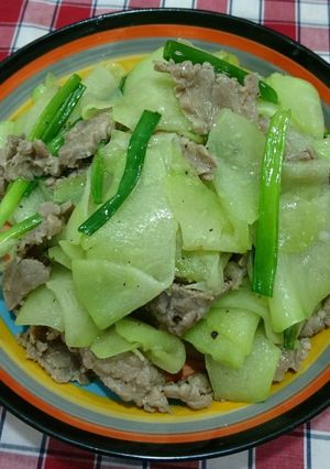 Hình của món Su su xào thịt bò.