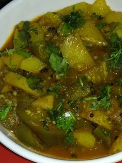 वांगं बटाट्याची भाजी रेसिपी चे मुख्य फोटो