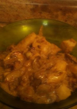 Una foto de Pollo con salsa de setas y queso