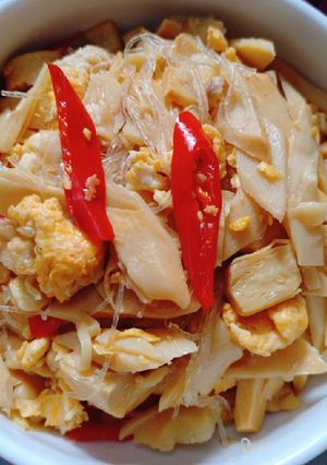 รูปของ ผัดหน่อไม้ใส่ไข่🌶️🥚