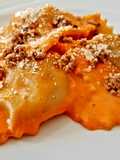 Ravioloni ripieni di carne con crema di zucca