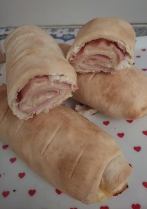 Una foto de Pan Relleno de Jamón y queso