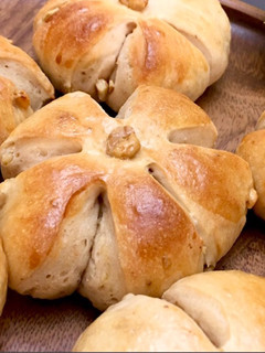 A picture of Honey and walnut bread.