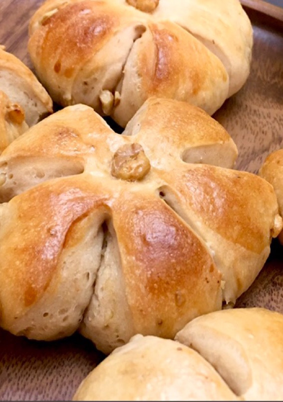 A picture of Honey and walnut bread.