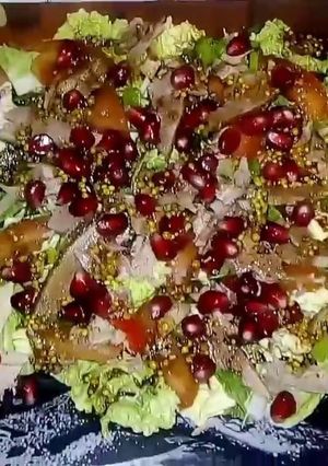 Фото Салат с утиной грудкой и гранатом.