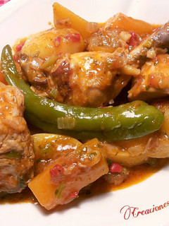 Una foto de Pollo estofado con tubérculos en salsa de especias libanesas