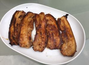 Une photo de Poitrine de porc marinée grillée à la plancha
