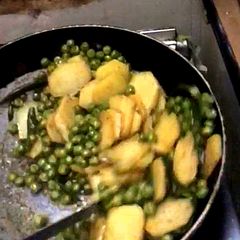 A picture of Fry Aloo Matter.