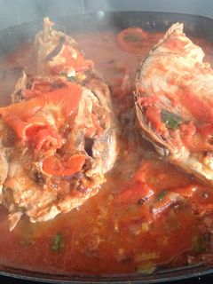 Una foto de Atún con tomate y morrón