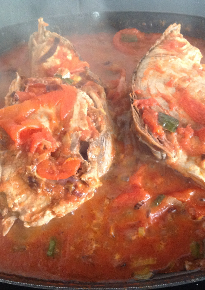 Una foto de Atún con tomate y morrón