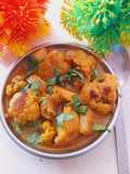Gobhi Aloo ki Sabzi (Cauliflower and Potato Curry)