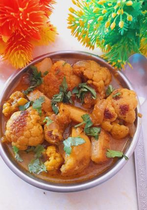 गोभी आलू की सब्जी (Gobhi Aloo ki sabzi recipe in Hindi) रेसिपी मुख्य फोटो