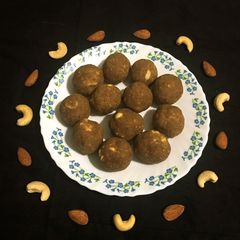 A picture of Atta Gud Ladoo.