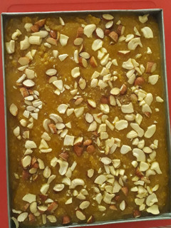 મોહન થાળ(Mohanthal Recipe in Gujarati) રેસીપી મુખ્ય ફોટો