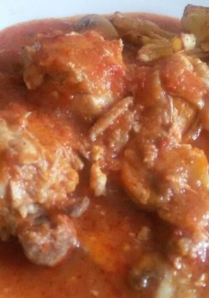 Una foto de Pollo al chilindrón 