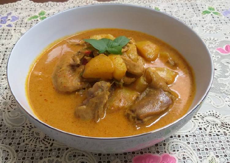 Kari Ayam Kentang Spesial
