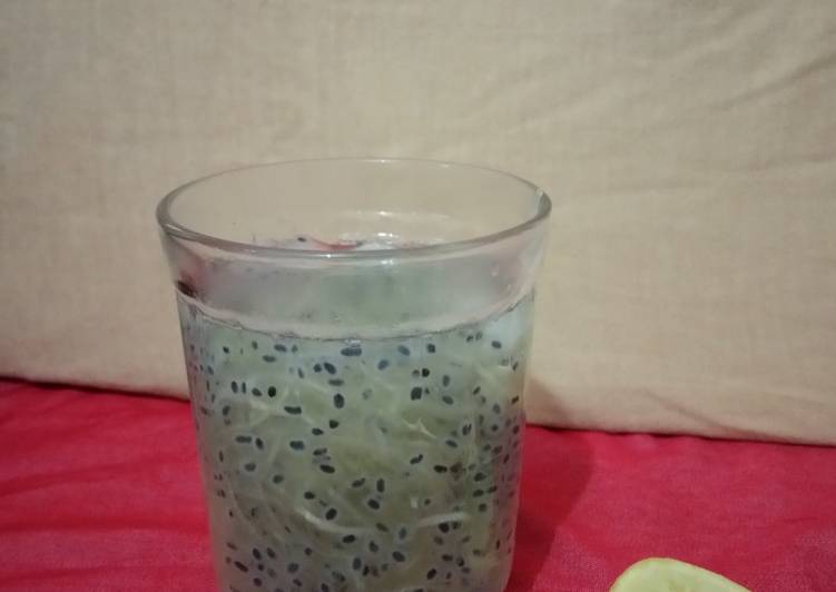 Cara Gampang Membuat 135) STS (es Timun Selasih) yang Bikin Ngiler