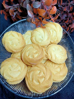 A picture of Danish Butter Cookies.
