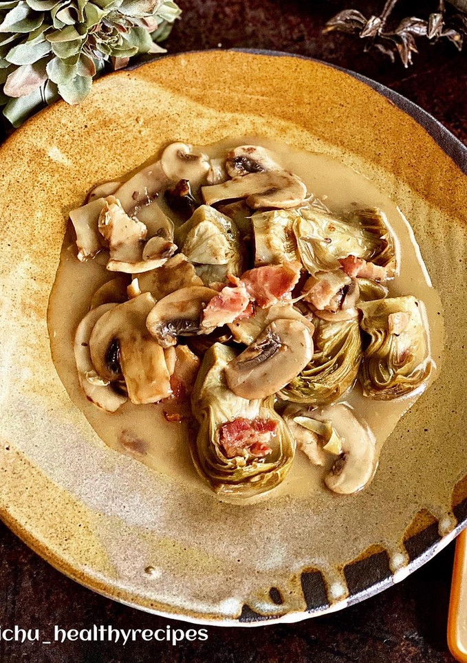 Una foto de Alcachofas con champiñones y jamón