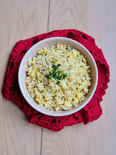 Una foto de Arroz con huevo 🍚 🥚Receta base con opcionales 🍚 🥚 Simple, económica, fácil, nutritiva, saciante