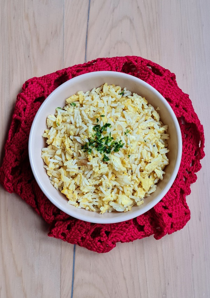 Una foto de Arroz con huevo 🍚 🥚Receta base con opcionales 🍚 🥚 Simple, económica, fácil, nutritiva, saciante