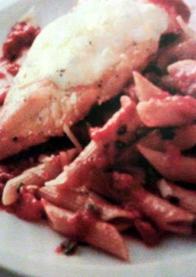 A picture of chicken parmesan.