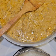A picture of Creamy pork chops.