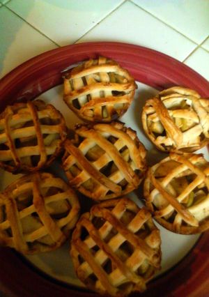 A picture of Willies Mini Apple Pies.