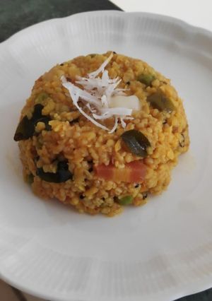 A picture of Vegetable Dalia (broken wheat dalia).