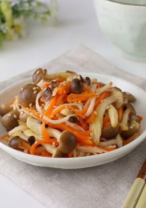 韓風菇菇拌炒 的食譜成品照片