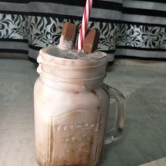 A picture of Kit Kat milk shake.